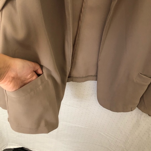 Fitted Boyfriend Blazer with Shoulder Pads - Picture 5 of 5